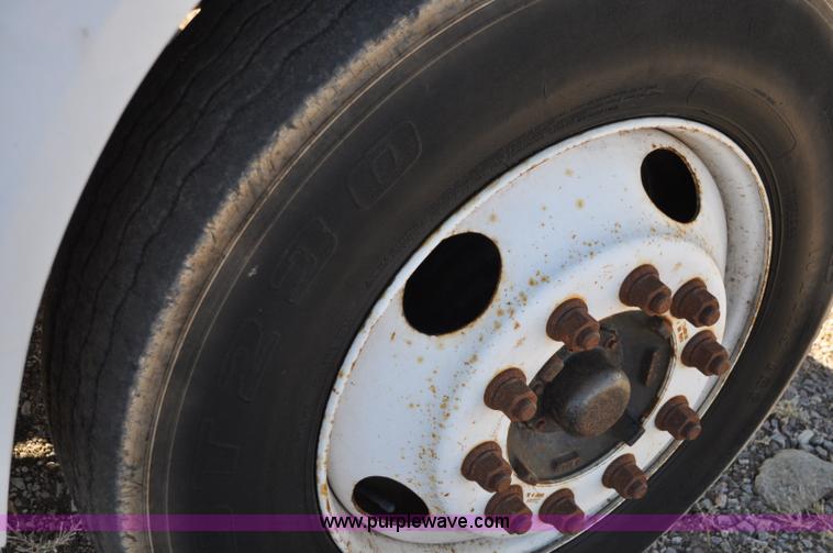 image for item C3134 2000 Ford F650 XL Super Duty Vac-N-Dig truck