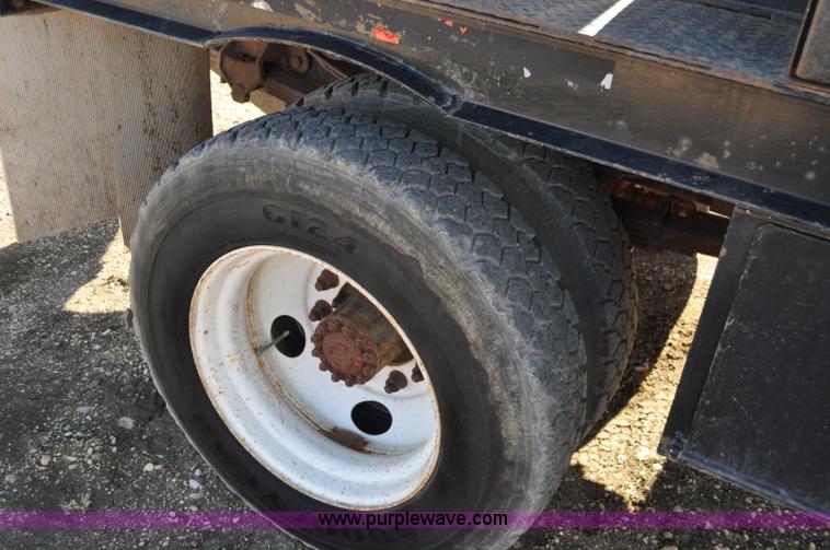 image for item C3134 2000 Ford F650 XL Super Duty Vac-N-Dig truck