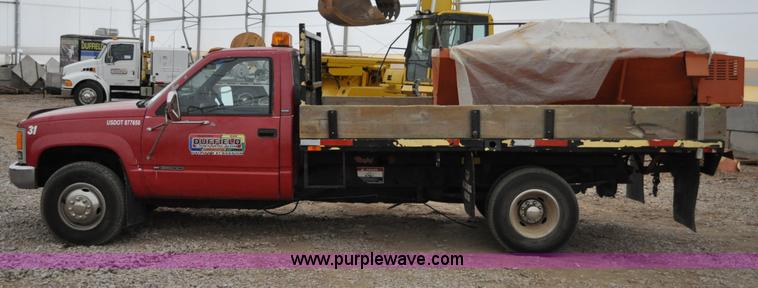 image for item C3171 1992 Chevrolet Cheyenne 3500 spreader truck