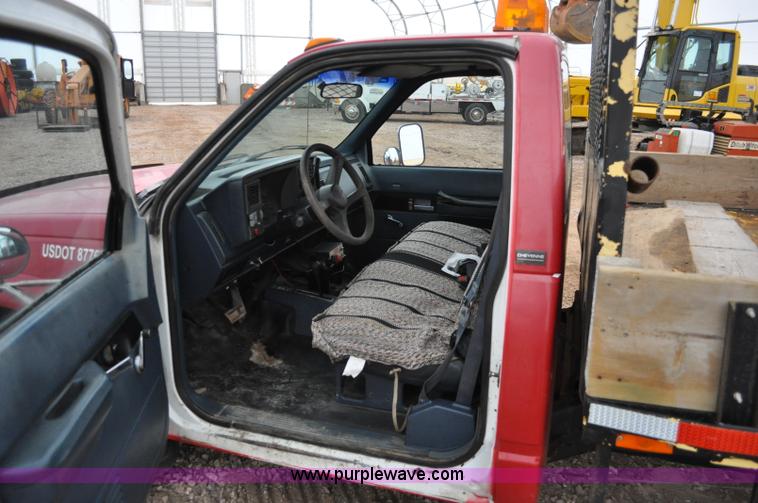 image for item C3171 1992 Chevrolet Cheyenne 3500 spreader truck