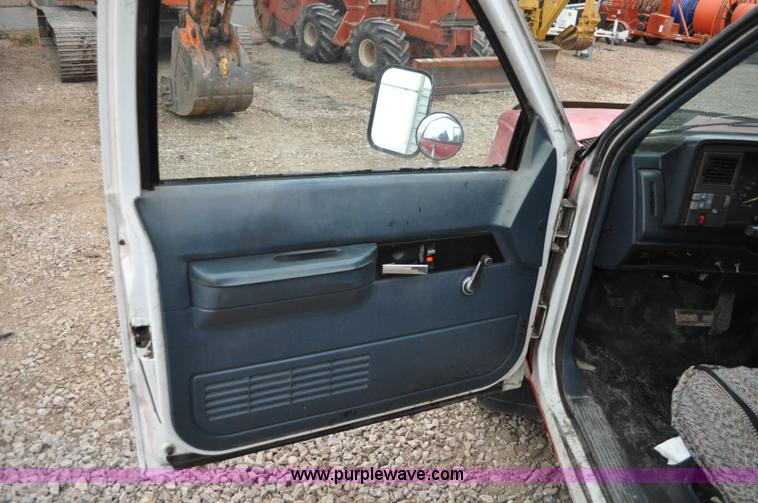 image for item C3171 1992 Chevrolet Cheyenne 3500 spreader truck