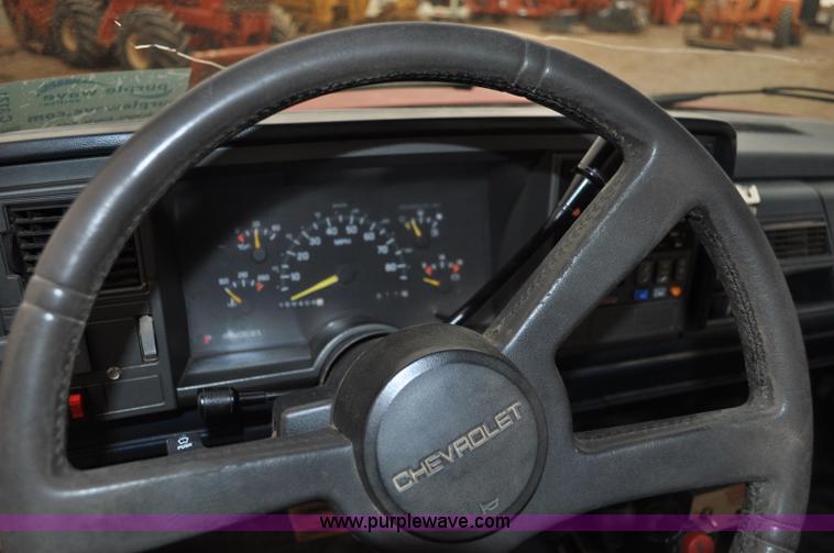 image for item C3171 1992 Chevrolet Cheyenne 3500 spreader truck