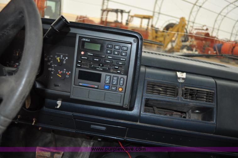 image for item C3171 1992 Chevrolet Cheyenne 3500 spreader truck