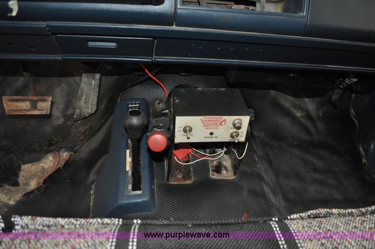 image for item C3171 1992 Chevrolet Cheyenne 3500 spreader truck