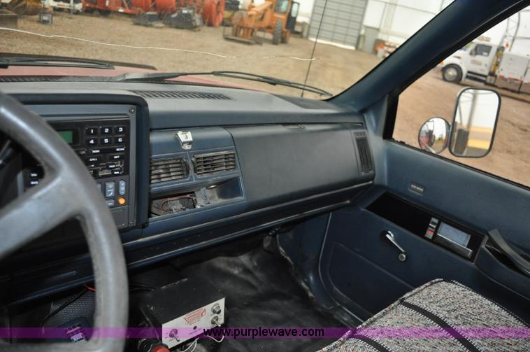 image for item C3171 1992 Chevrolet Cheyenne 3500 spreader truck