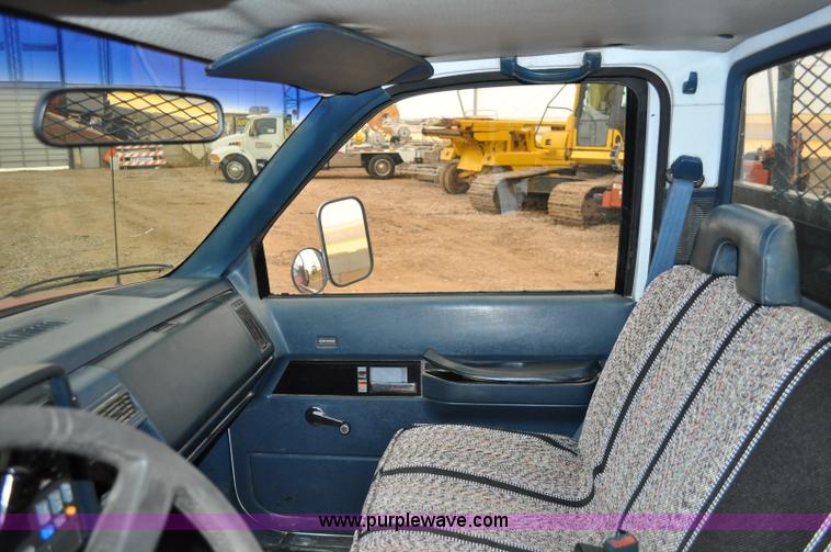 image for item C3171 1992 Chevrolet Cheyenne 3500 spreader truck