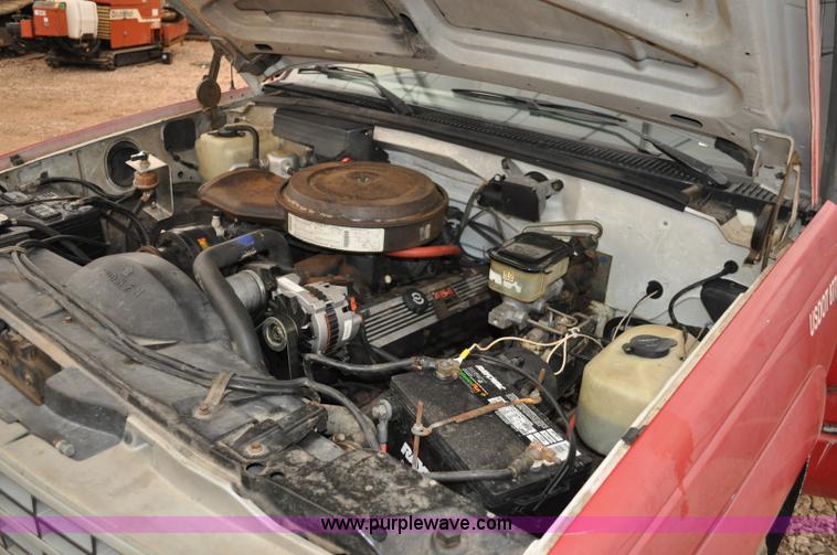 image for item C3171 1992 Chevrolet Cheyenne 3500 spreader truck