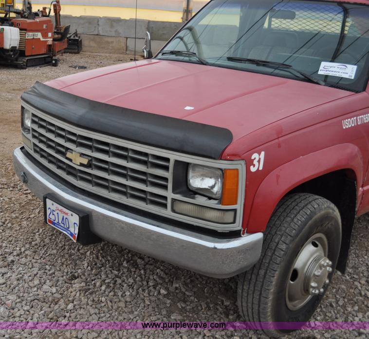 image for item C3171 1992 Chevrolet Cheyenne 3500 spreader truck