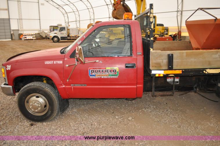 image for item C3171 1992 Chevrolet Cheyenne 3500 spreader truck