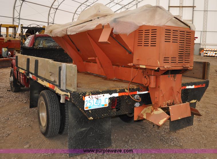 image for item C3171 1992 Chevrolet Cheyenne 3500 spreader truck