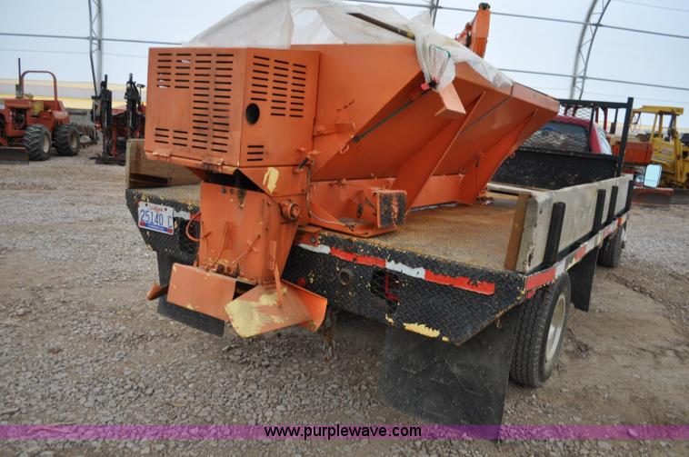 image for item C3171 1992 Chevrolet Cheyenne 3500 spreader truck