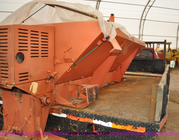 image for item C3171 1992 Chevrolet Cheyenne 3500 spreader truck