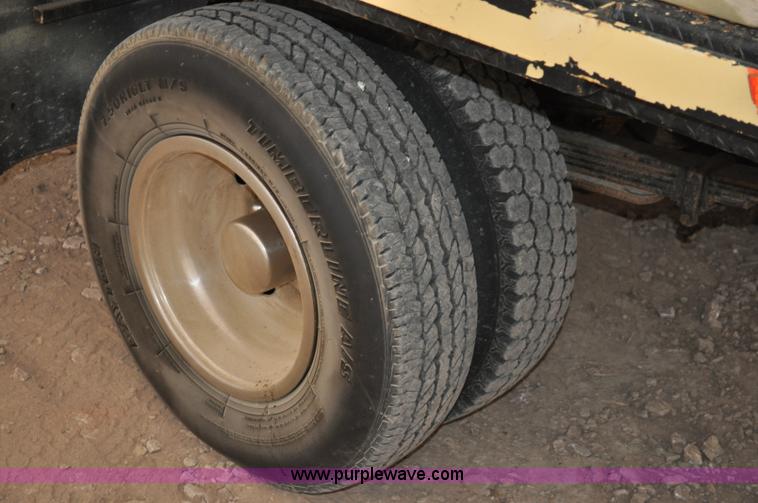 image for item C3171 1992 Chevrolet Cheyenne 3500 spreader truck