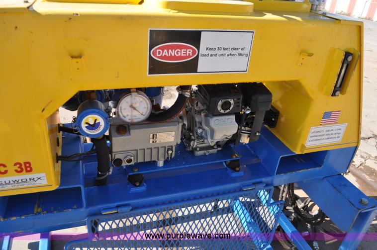 image for item C3197 2011 Vacuworx MC3B pipe carrier