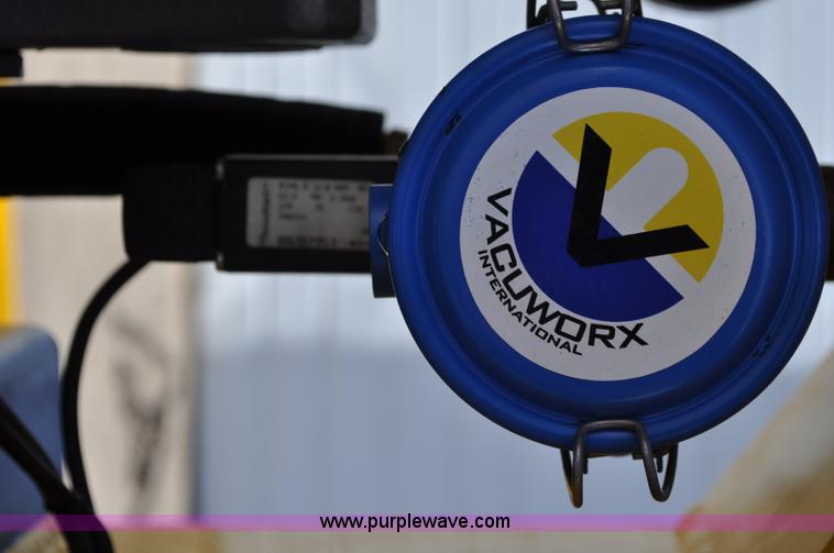 image for item C3197 2011 Vacuworx MC3B pipe carrier