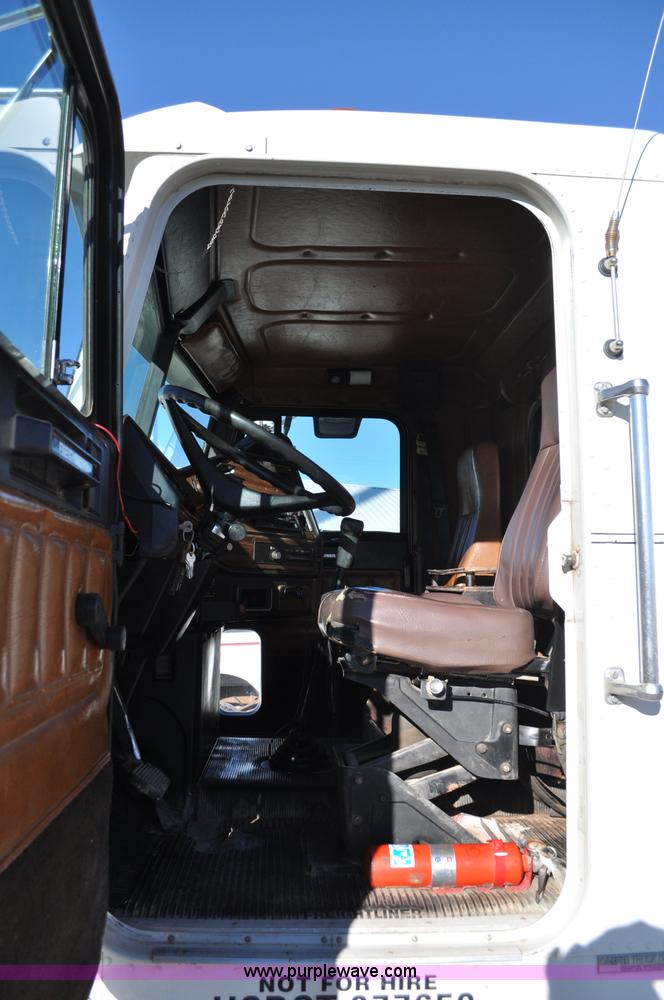 image for item C3209 1989 Freightliner FLD boring support truck