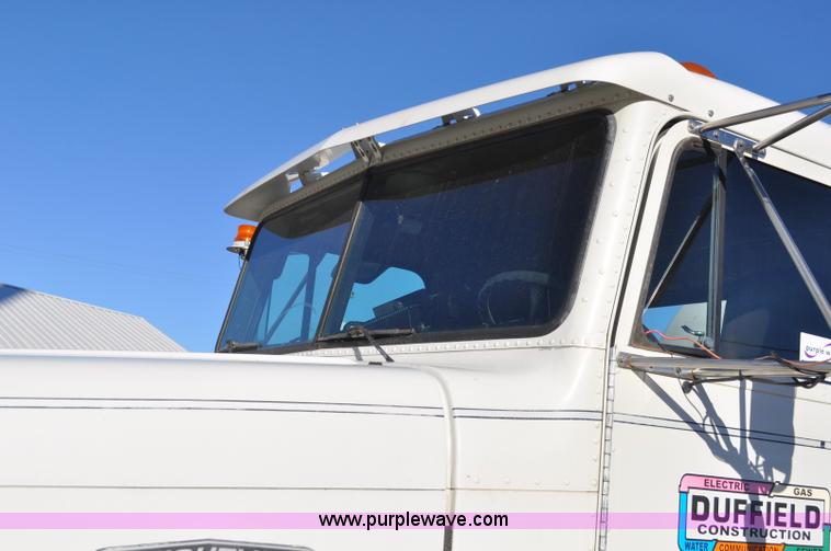 image for item C3209 1989 Freightliner FLD boring support truck