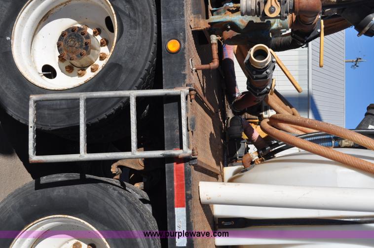 image for item C3209 1989 Freightliner FLD boring support truck