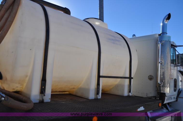 image for item C3209 1989 Freightliner FLD boring support truck