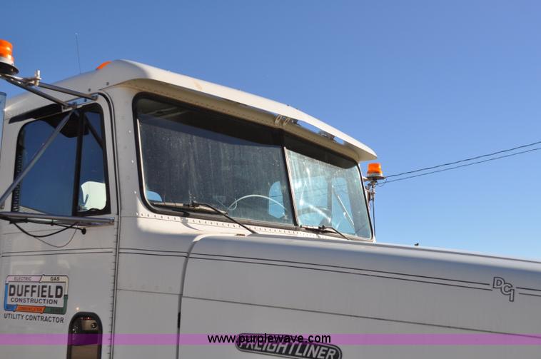image for item C3209 1989 Freightliner FLD boring support truck