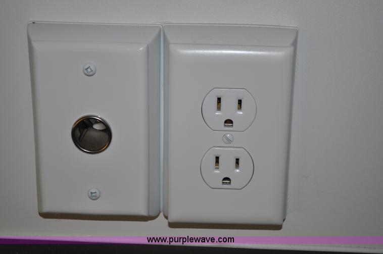 image for item C3212 2009 L6 Systems enclosed utility trailer