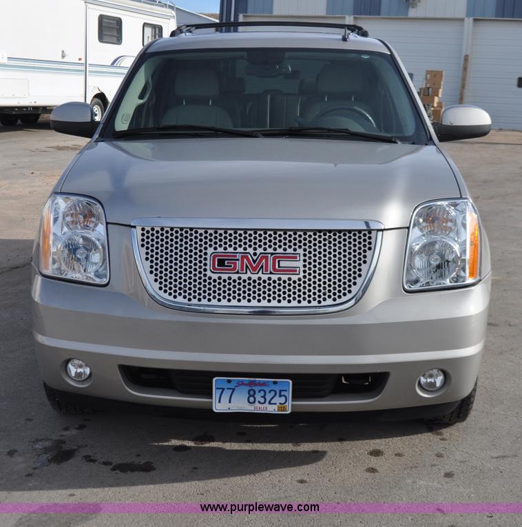 image for item C3222 2007 GMC Yukon XL SLT SUV
