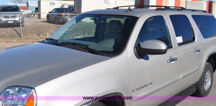 image for item C3222 2007 GMC Yukon XL SLT SUV