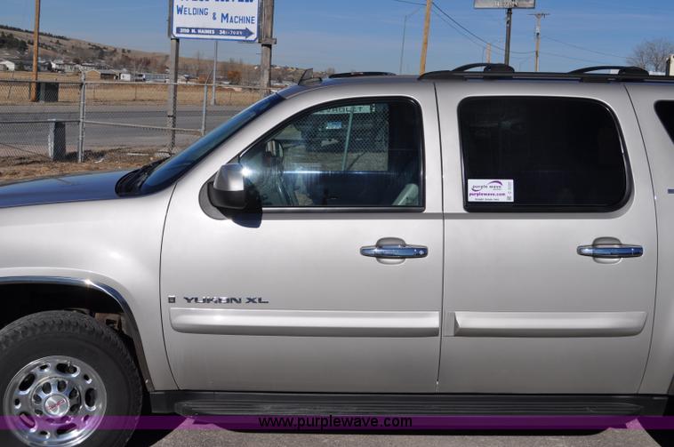 image for item C3222 2007 GMC Yukon XL SLT SUV