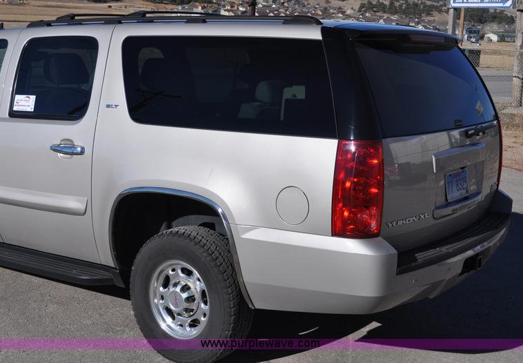 image for item C3222 2007 GMC Yukon XL SLT SUV