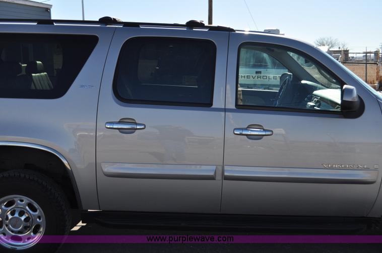 image for item C3222 2007 GMC Yukon XL SLT SUV