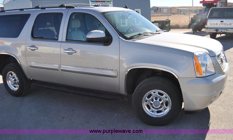 image for item C3222 2007 GMC Yukon XL SLT SUV