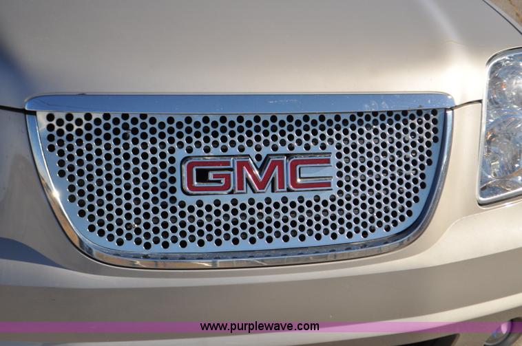 image for item C3222 2007 GMC Yukon XL SLT SUV