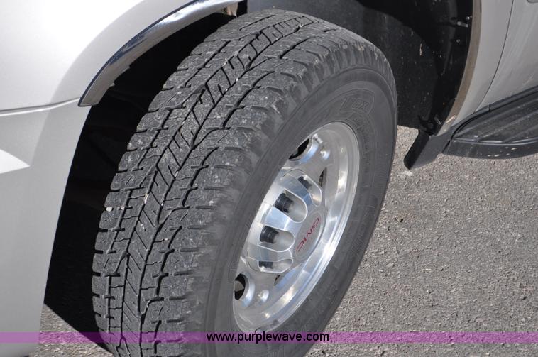 image for item C3222 2007 GMC Yukon XL SLT SUV