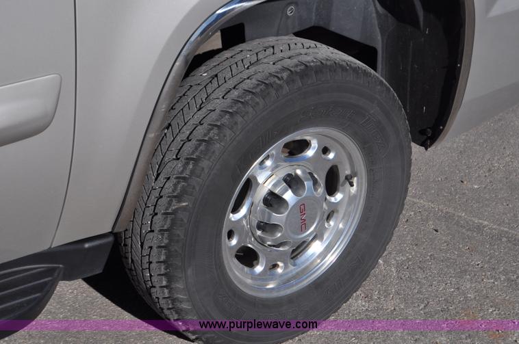 image for item C3222 2007 GMC Yukon XL SLT SUV