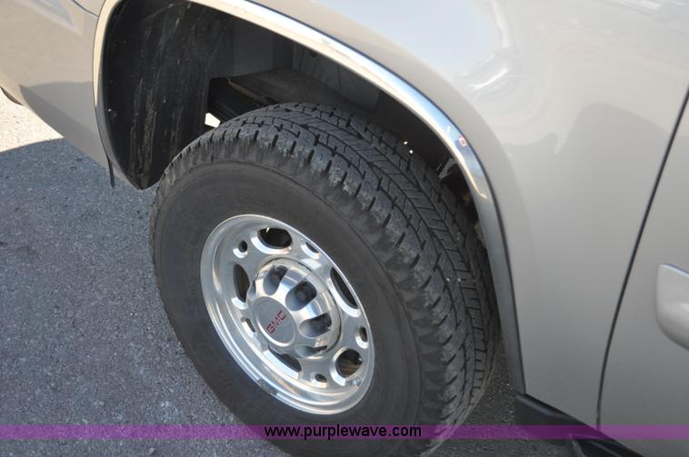 image for item C3222 2007 GMC Yukon XL SLT SUV