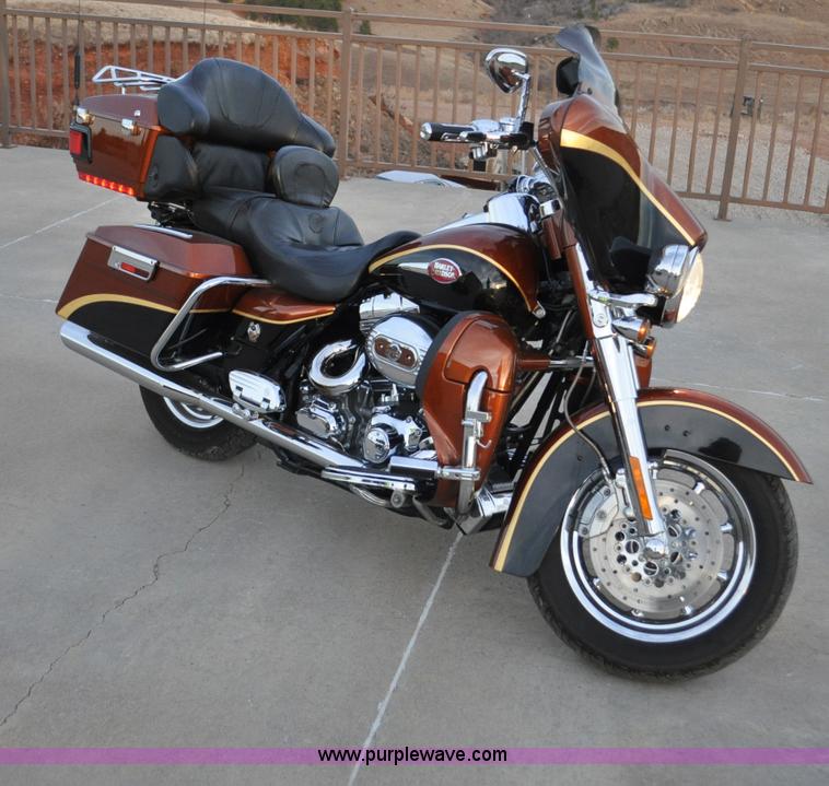image for item C3241 2008 Harley Davidson FLHTCUSE Screaming Eagle Ultra Classic CVO motorcycle