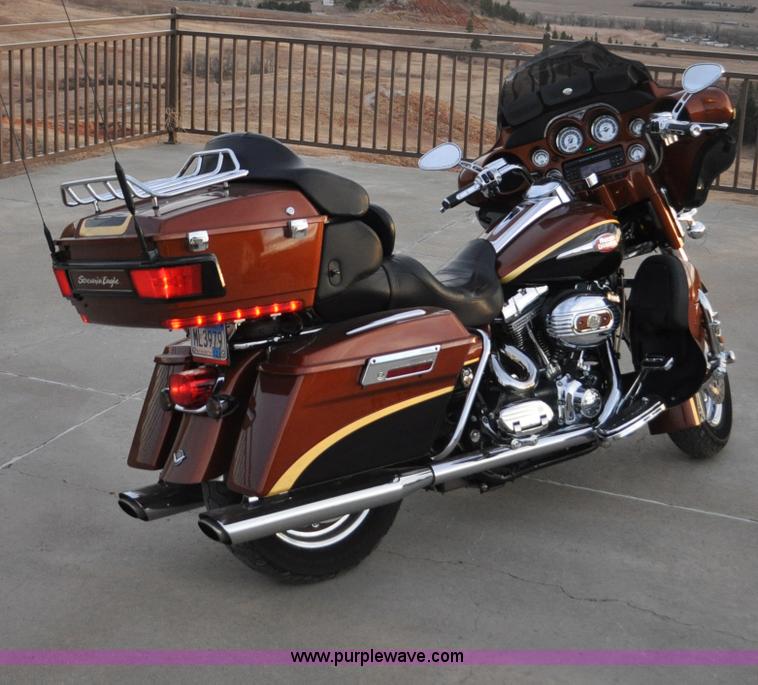image for item C3241 2008 Harley Davidson FLHTCUSE Screaming Eagle Ultra Classic CVO motorcycle