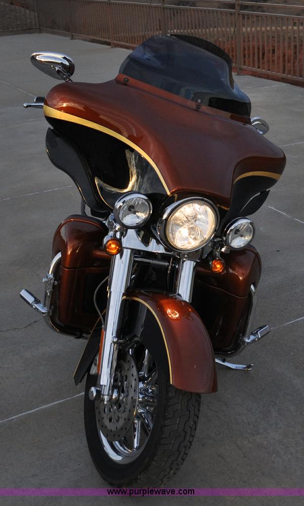 image for item C3241 2008 Harley Davidson FLHTCUSE Screaming Eagle Ultra Classic CVO motorcycle