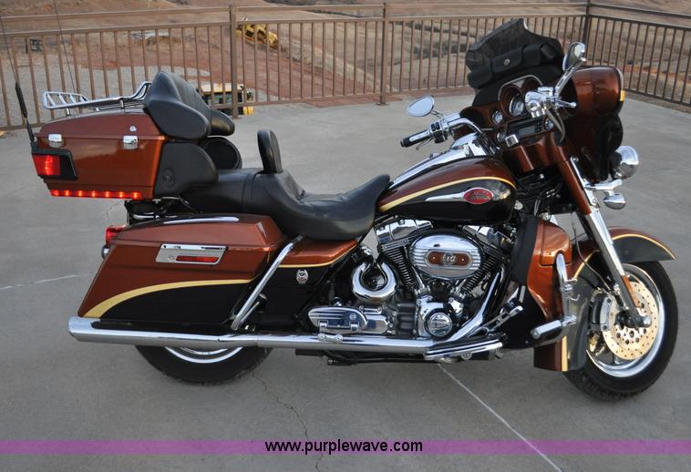 image for item C3241 2008 Harley Davidson FLHTCUSE Screaming Eagle Ultra Classic CVO motorcycle