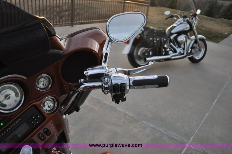 image for item C3241 2008 Harley Davidson FLHTCUSE Screaming Eagle Ultra Classic CVO motorcycle