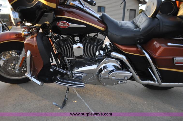 image for item C3241 2008 Harley Davidson FLHTCUSE Screaming Eagle Ultra Classic CVO motorcycle