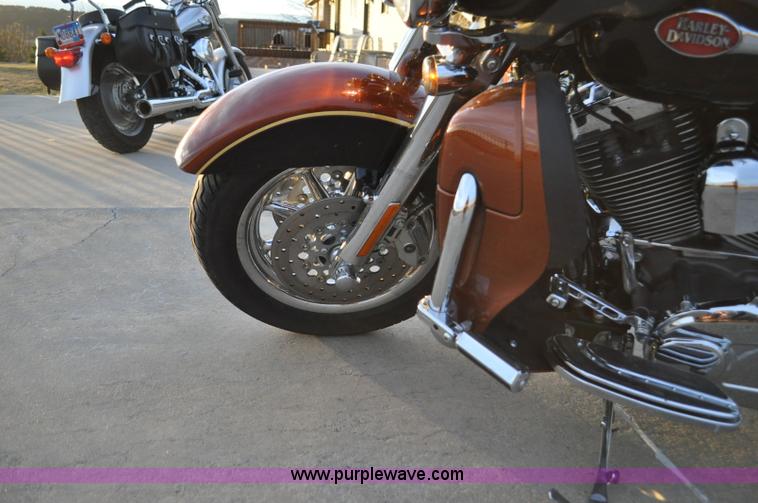 image for item C3241 2008 Harley Davidson FLHTCUSE Screaming Eagle Ultra Classic CVO motorcycle