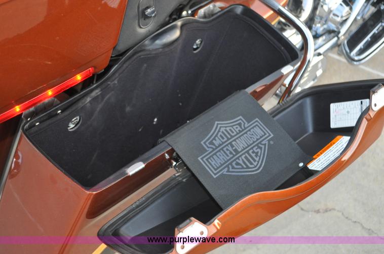 image for item C3241 2008 Harley Davidson FLHTCUSE Screaming Eagle Ultra Classic CVO motorcycle