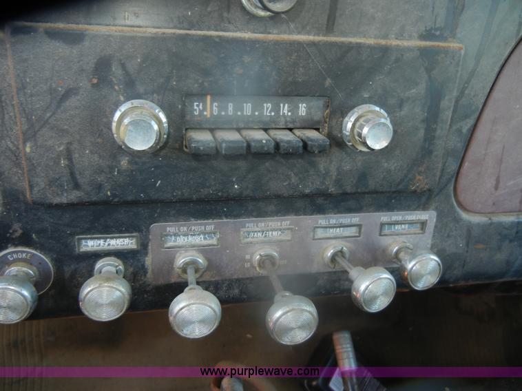 image for item D4663 1975 International Loadstar 1700 water truck