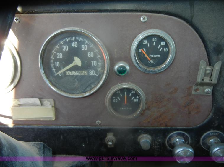 image for item D4663 1975 International Loadstar 1700 water truck