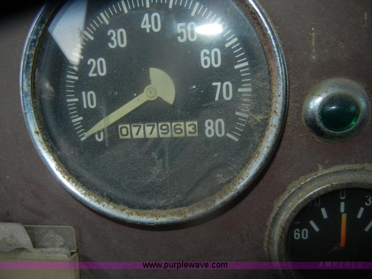 image for item D4663 1975 International Loadstar 1700 water truck