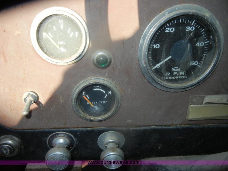 image for item D4663 1975 International Loadstar 1700 water truck