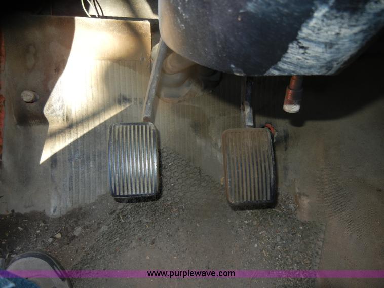 image for item D4663 1975 International Loadstar 1700 water truck