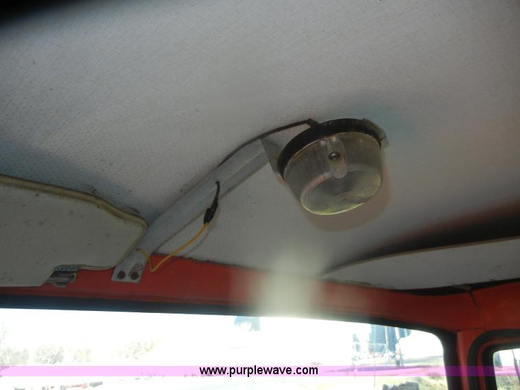 image for item D4663 1975 International Loadstar 1700 water truck