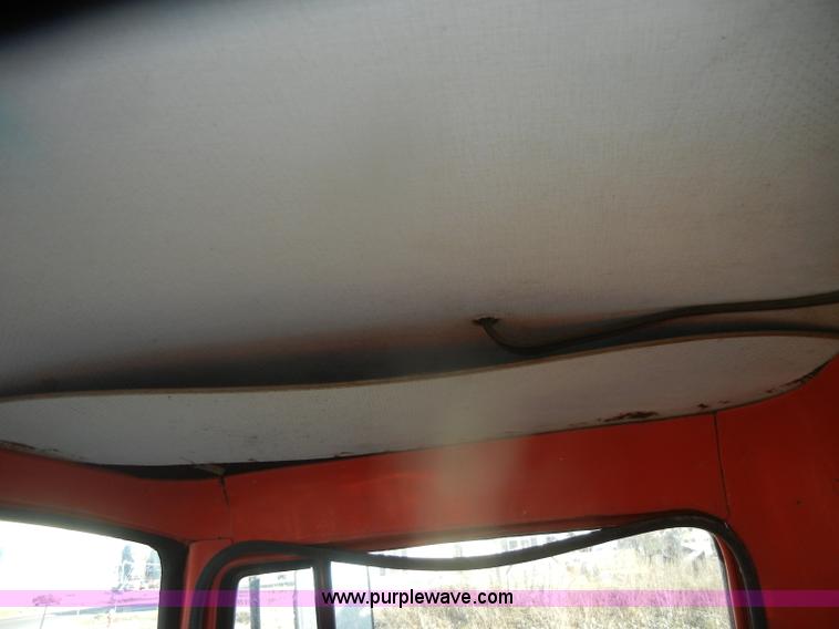 image for item D4663 1975 International Loadstar 1700 water truck